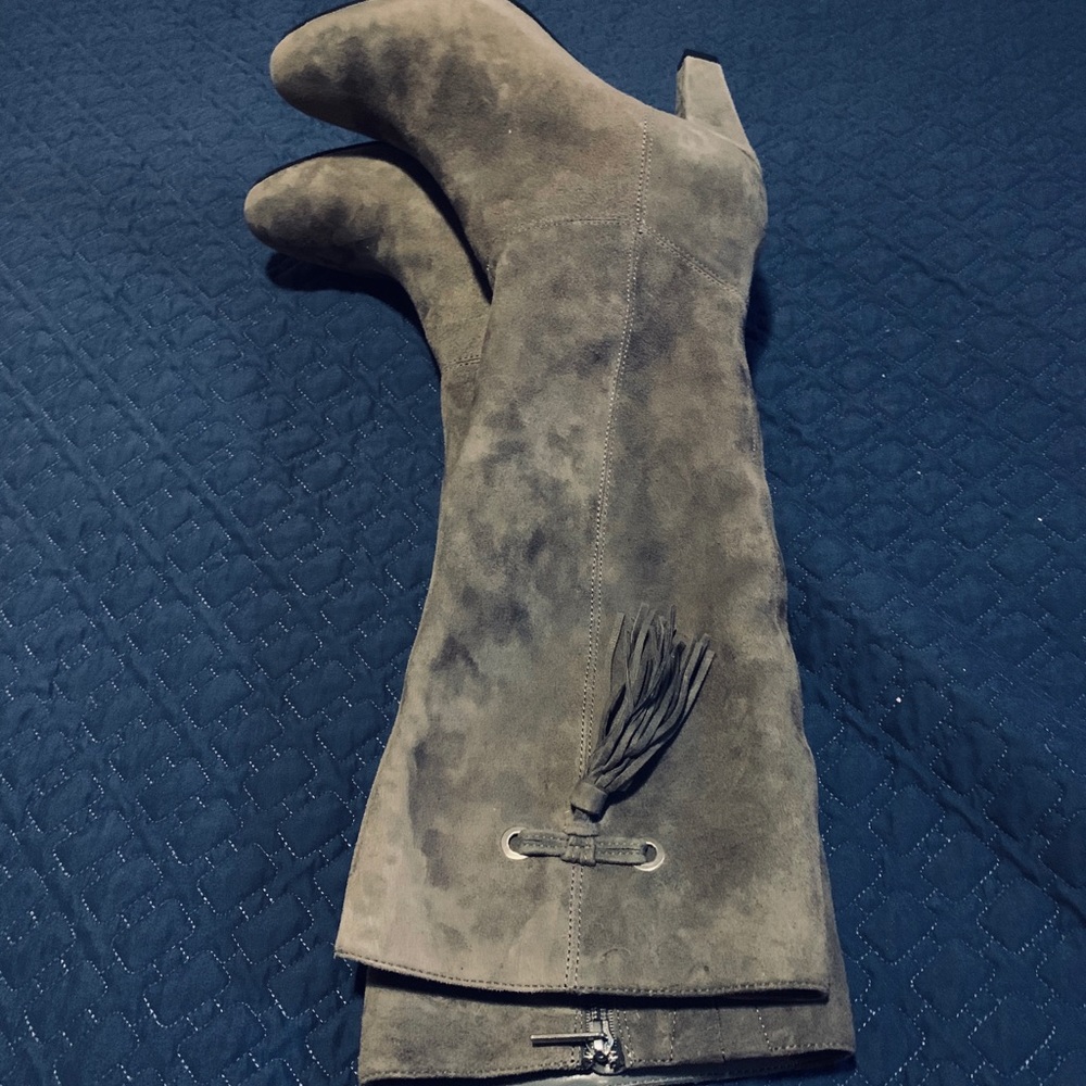 Boots - Picture 3 of 5